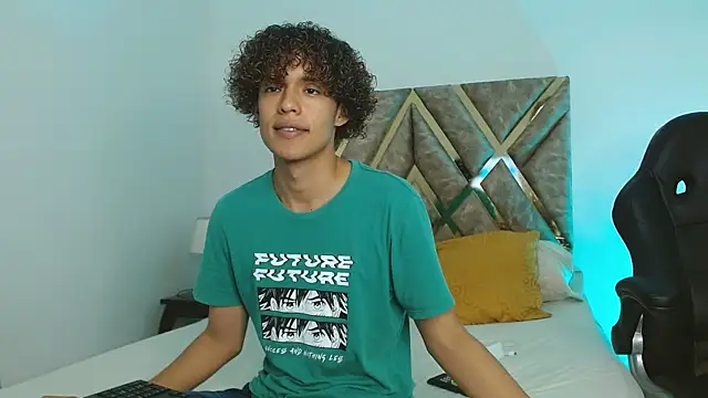 Snapshot of nickolas_moon chatting on 01-08-25, 03:07 nickolas moon online show from 01-08-25, 03:07