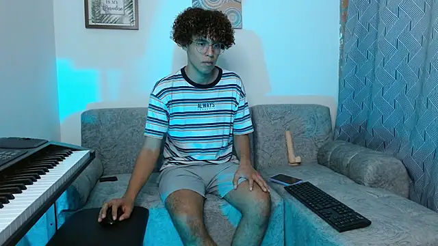 Snapshot of nickolas_moon chatting on 01-13-25, 08:48 nickolas moon online show from 01-13-25, 08:48