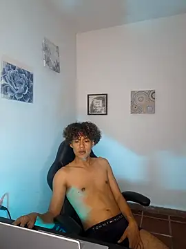 Snapshot of nickolas_moon chatting on 12-26-24, 12:46 nickolas moon online show from 12-26-24, 12:46