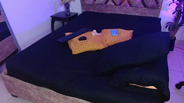 Snapshot of nickolas_moon chatting on 02-01-25, 05:47 nickolas moon online show from 02-01-25, 05:47