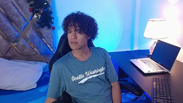 Snapshot of nickolas_moon chatting on 12-28-24, 10:02 nickolas moon online show from 12-28-24, 10:02