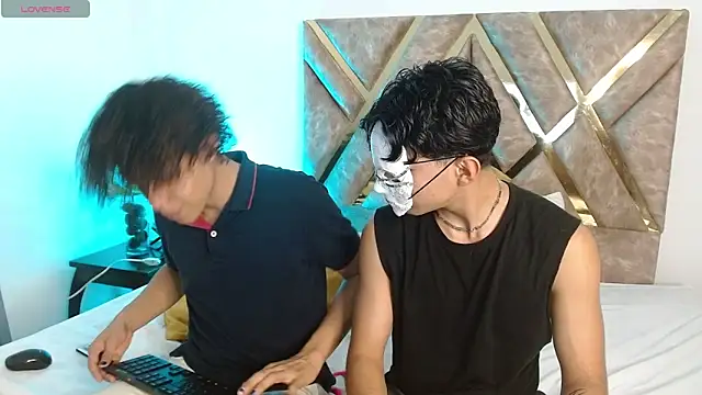 Snapshot of nickolas_moon chatting on 03-08-25, 01:28 nickolas moon online show from 03-08-25, 01:28