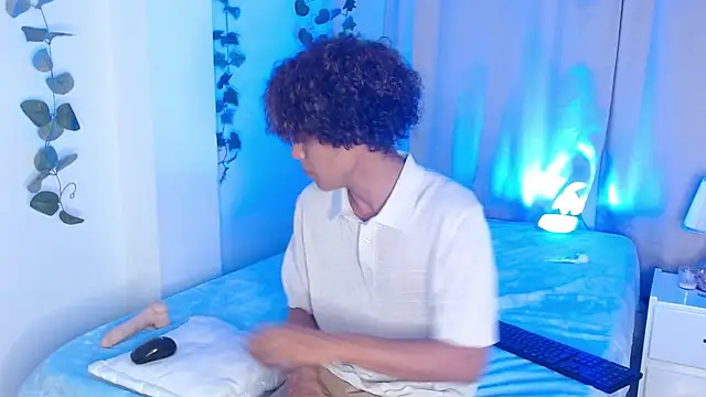 Snapshot of nickolas_moon chatting on 02-04-25, 10:34 nickolas moon online show from 02-04-25, 10:34