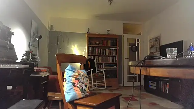 Snapshot of RolfS chatting on 12-14-25, 11:32 RolfS online show from 12-14-25, 11:32