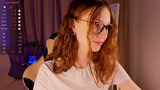 Snapshot of AliseVine chatting on 02-09-25, 06:26 AliseVine online show from 02-09-25, 06:26