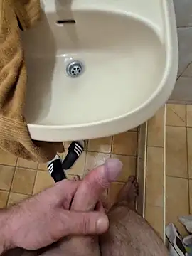 kisbiro77777 online show from 11-05-25, 05:16