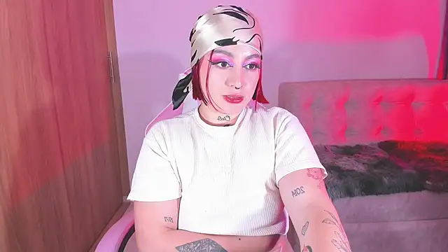 Snapshot of annika_taylor chatting on 02-19-25, 01:08 annika taylor online show from 02-19-25, 01:08