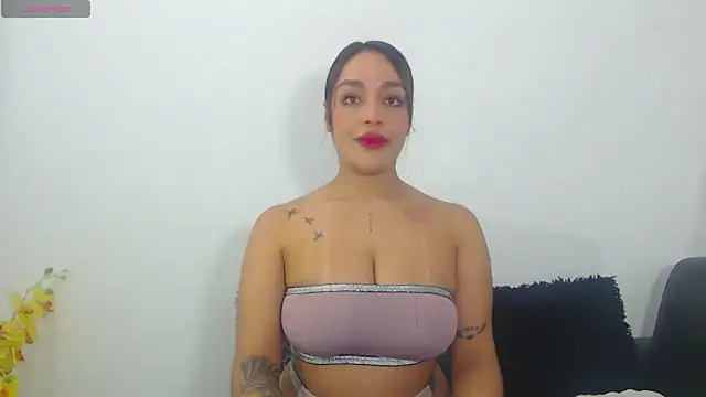 Snapshot of RenataBrown chatting on 04-25-26, 09:45 RenataBrown online show from 04-25-26, 09:45