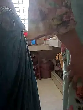 Snapshot of Desi_Best_Anal chatting on 02-20-25, 03:45 Desi Best Anal online show from 02-20-25, 03:45