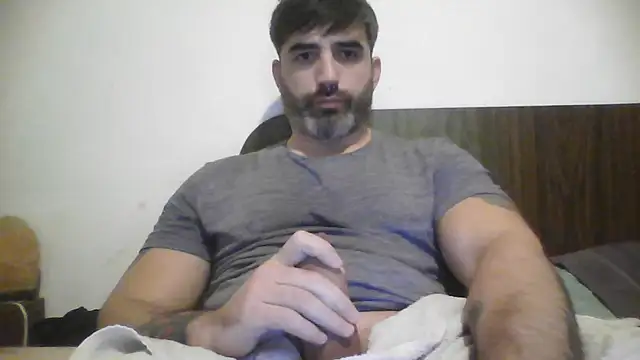 Snapshot of ozzypsico13 chatting on 06-19-26, 01:11 ozzypsico13 online show from 06-19-26, 01:11