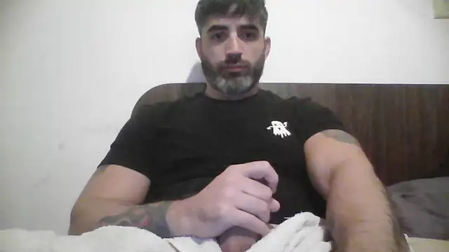 Snapshot of ozzypsico13 chatting on 05-06-26, 01:53 ozzypsico13 online show from 05-06-26, 01:53