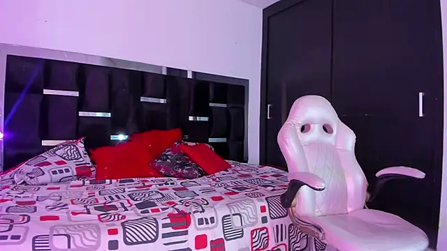 Tasha Sant online show from 11-26-25, 12:38