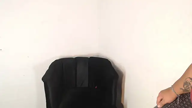 Snapshot of Tasha_Sant chatting on 02-16-25, 07:04 Tasha Sant online show from 02-16-25, 07:04