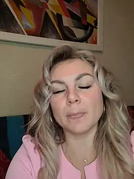 candy queeen online show from 11-21-25, 01:37