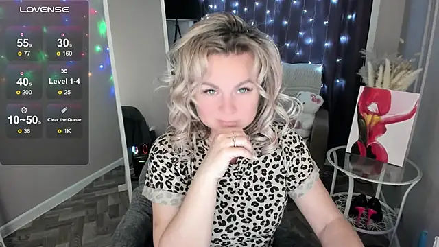 Snapshot of candy_queeen chatting on 05-10-26, 10:11 candy queeen online show from 05-10-26, 10:11
