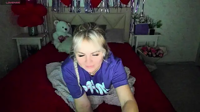 Snapshot of candy_queeen chatting on 02-16-25, 11:50 candy queeen online show from 02-16-25, 11:50