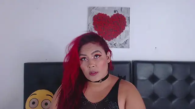 Snapshot of Amara_Red chatting on 11-05-25, 11:24 Amara Red online show from 11-05-25, 11:24