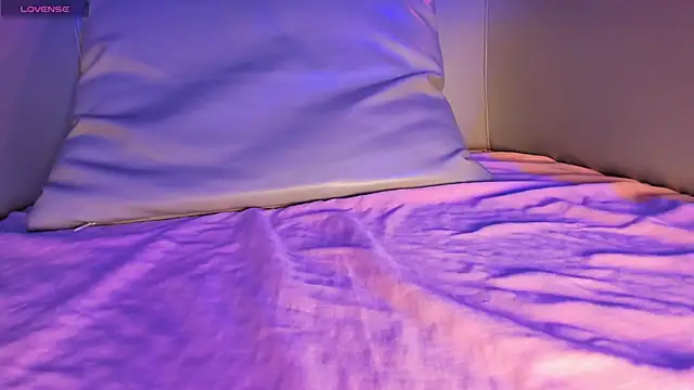 pink lia2 online show from 12-28-24, 01:17