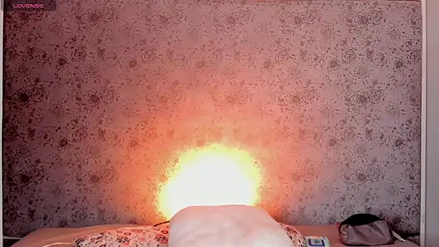 Snapshot of Ari_sunshine_ chatting on 10-23-25, 02:54 Ari sunshine online show from 10-23-25, 02:54