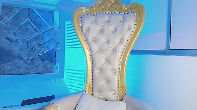 Snapshot of Ari_sunshine_ chatting on 10-31-25, 03:19 Ari sunshine online show from 10-31-25, 03:19