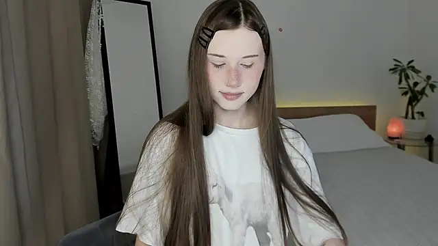 Snapshot of Stella_Sunny chatting on 07-16-26, 01:19 Stella Sunny online show from 07-16-26, 01:19