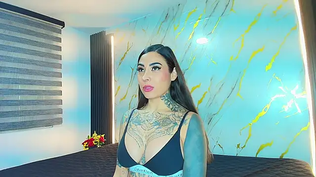 Snapshot of EmiliMontero chatting on 06-26-26, 01:11 EmiliMontero online show from 06-26-26, 01:11