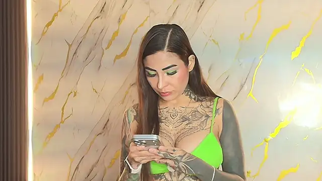 Snapshot of EmiliMontero chatting on 07-14-26, 01:49 EmiliMontero online show from 07-14-26, 01:49