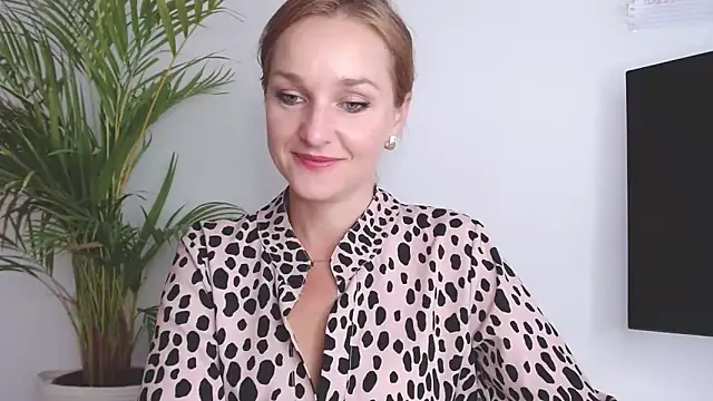 AliciaDesire online show from 09-26-25, 06:42