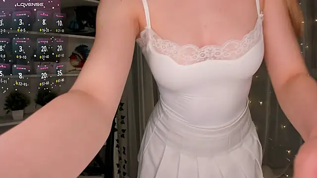 Snapshot of IsabellaTorrance chatting on 02-26-25, 03:43 IsabellaTorrance online show from 02-26-25, 03:43