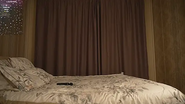 Snapshot of IsabellaTorrance chatting on 09-28-25, 04:19 IsabellaTorrance online show from 09-28-25, 04:19