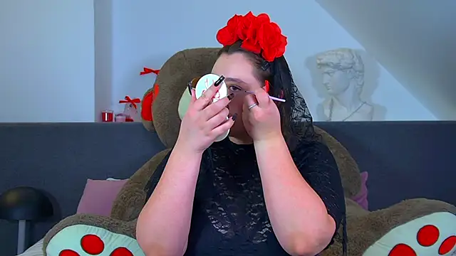 Snapshot of MaryMurray chatting on 10-26-25, 06:30 MaryMurray online show from 10-26-25, 06:30