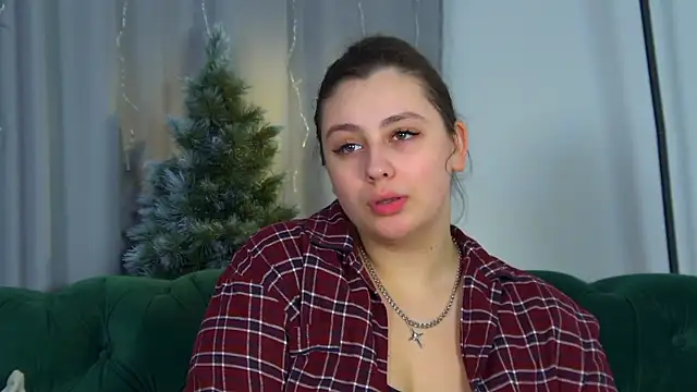 Snapshot of MaryMurray chatting on 12-17-25, 06:29 MaryMurray online show from 12-17-25, 06:29