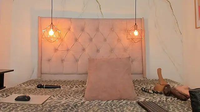 zamira 44 online show from 04-17-26, 01:47