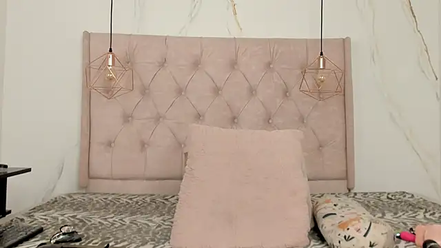 Snapshot of zamira_44 chatting on 09-11-25, 01:44 zamira 44 online show from 09-11-25, 01:44