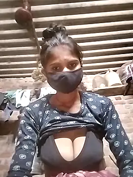 Snapshot of Ritu-0143 chatting on 04-13-26, 05:00 Ritu-0143 online show from 04-13-26, 05:00