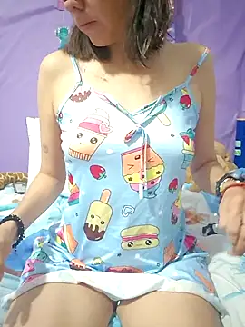 Snapshot of Lunababymylove chatting on 06-10-26, 01:18 Lunababymylove online show from 06-10-26, 01:18