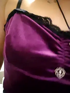 Lunababymylove online show from 10-31-25, 01:35