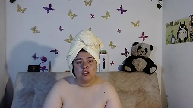 Snapshot of LennaTurnerr chatting on 07-15-26, 05:42 LennaTurnerr online show from 07-15-26, 05:42