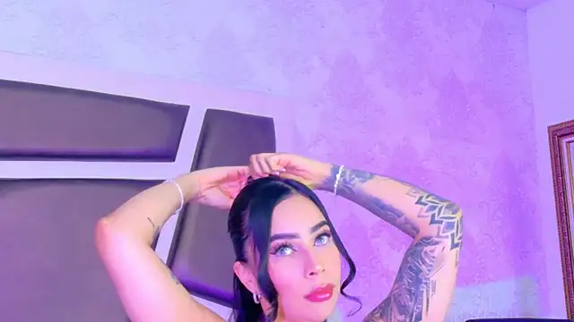 Snapshot of GiahDaniels chatting on 05-07-26, 01:32 GiahDaniels online show from 05-07-26, 01:32