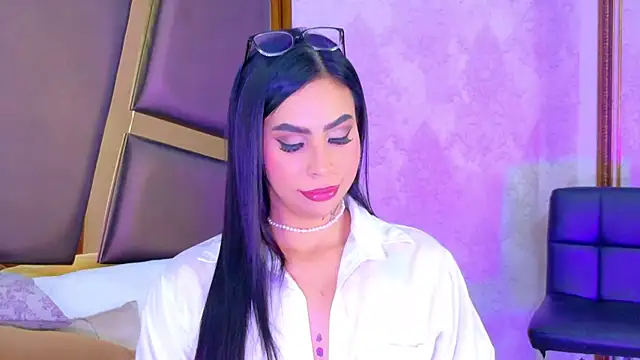Snapshot of GiahDaniels chatting on 04-22-26, 03:35 GiahDaniels online show from 04-22-26, 03:35