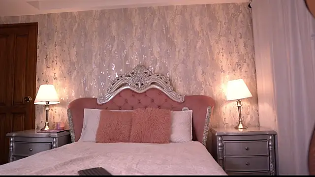 Snapshot of AngelineConnor chatting on 11-30-25, 12:44 AngelineConnor online show from 11-30-25, 12:44