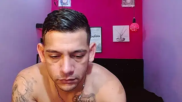 hugecocks hot online show from 05-19-26, 07:54