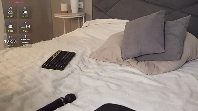 Victoria Thomsons1 online show from 10-07-25, 12:50