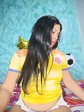 DIORA Latina online show from 06-19-26, 03:23