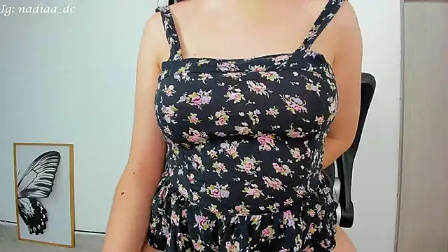 Snapshot of Nadiaa_ chatting on 03-01-25, 03:53 Nadiaa online show from 03-01-25, 03:53