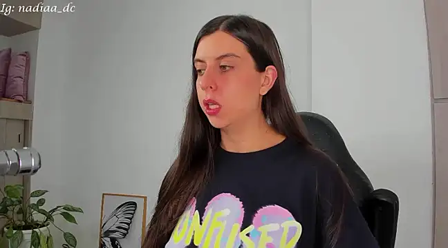 Snapshot of Nadiaa_ chatting on 02-15-25, 03:31 Nadiaa online show from 02-15-25, 03:31