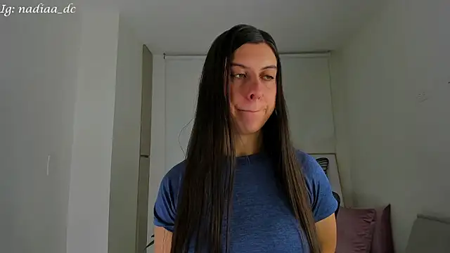 Snapshot of Nadiaa_ chatting on 01-24-25, 03:54 Nadiaa online show from 01-24-25, 03:54