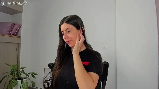 Snapshot of Nadiaa_ chatting on 02-13-25, 02:56 Nadiaa online show from 02-13-25, 02:56