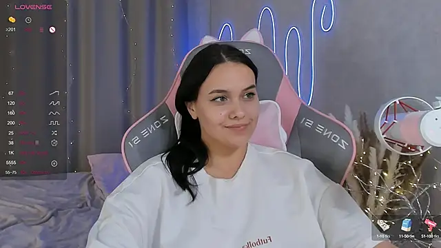 Snapshot of _Sweetie_ chatting on 02-18-25, 04:47 Sweetie online show from 02-18-25, 04:47