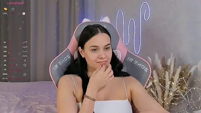 Snapshot of _Sweetie_ chatting on 02-20-25, 04:58 Sweetie online show from 02-20-25, 04:58